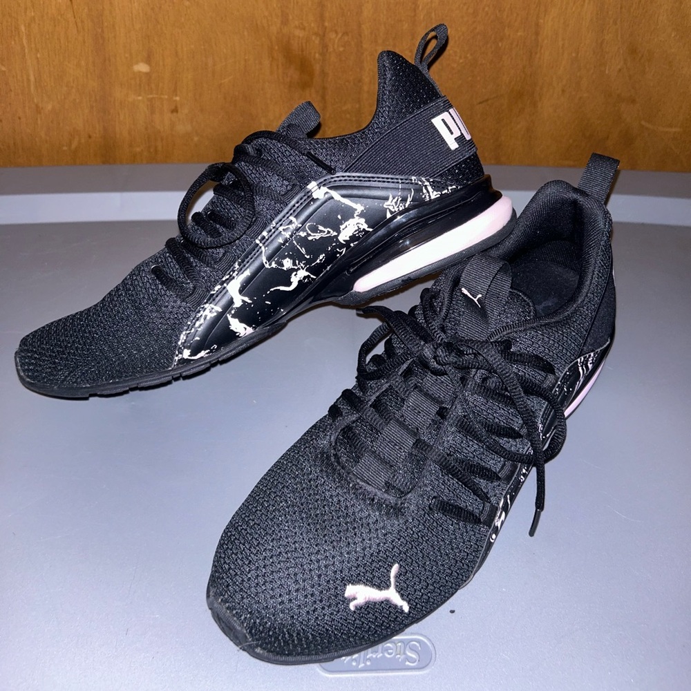 Women’s Puma Tennis Shoe size 10.5